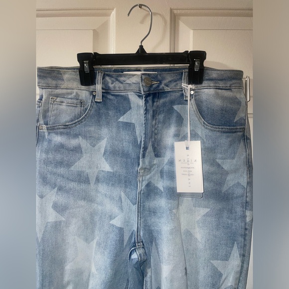 COPY - Risen Distressed Star Print Jeans - Picture 4 of 5